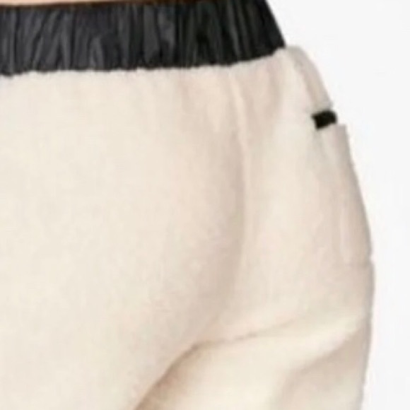 Fabletics Sherpa Joggers NEW - Picture 4 of 14